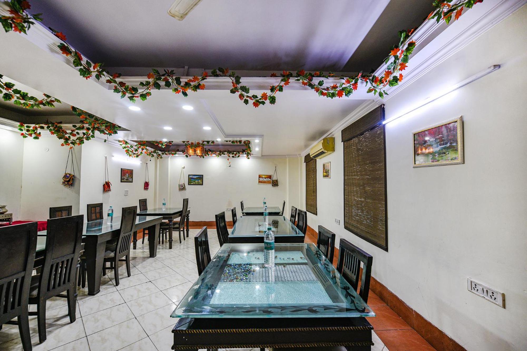 Fabhotel Swiss International Patel Nagar Нью-Дели Экстерьер фото