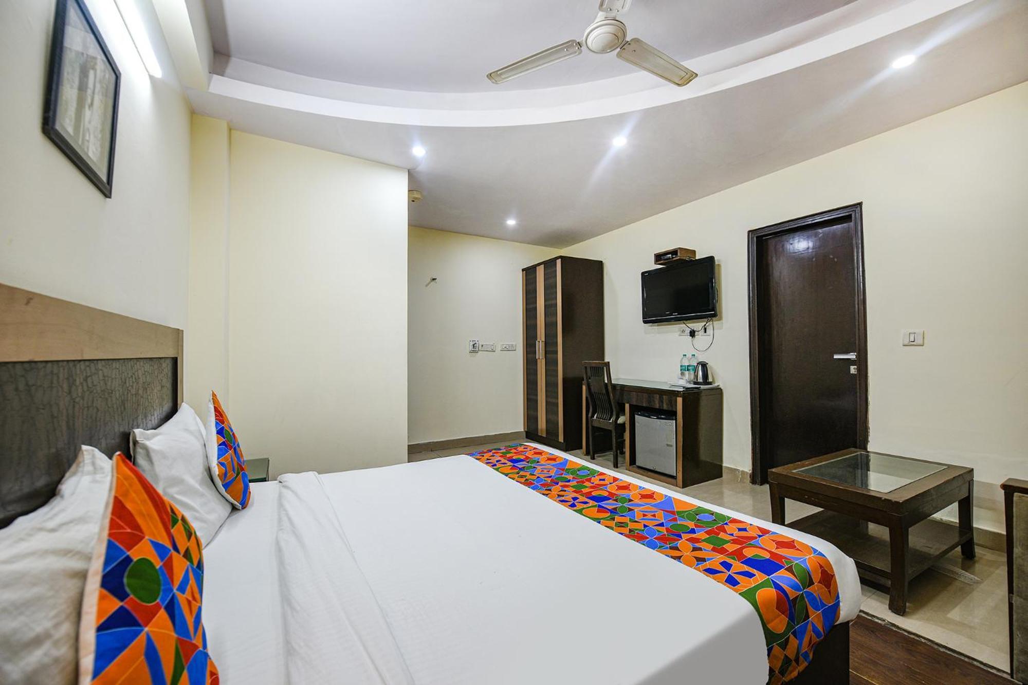 Fabhotel Swiss International Patel Nagar Нью-Дели Экстерьер фото